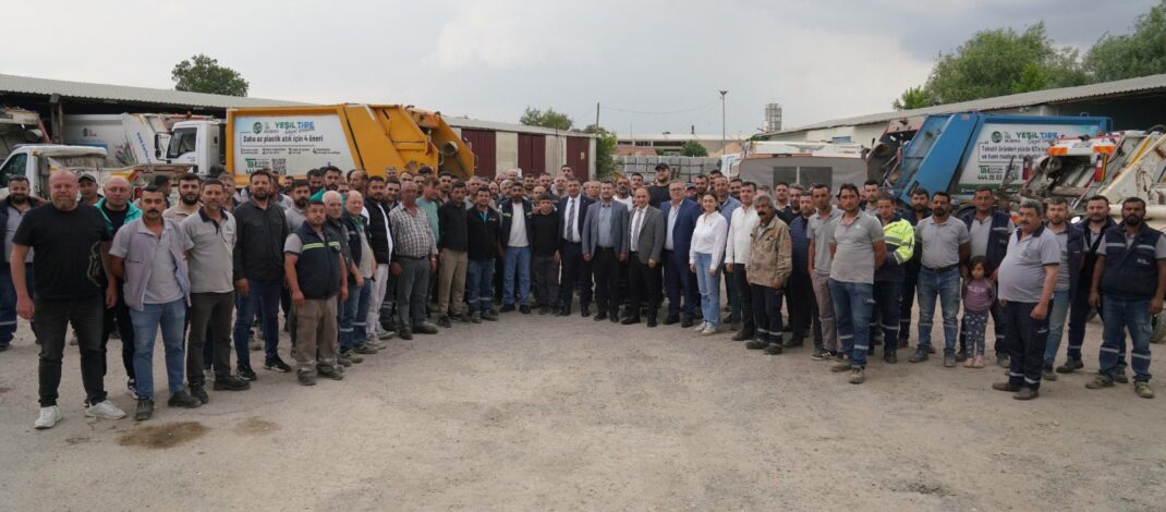Başkan Okuroğlu, belediye personeliyle bayramlaştı
